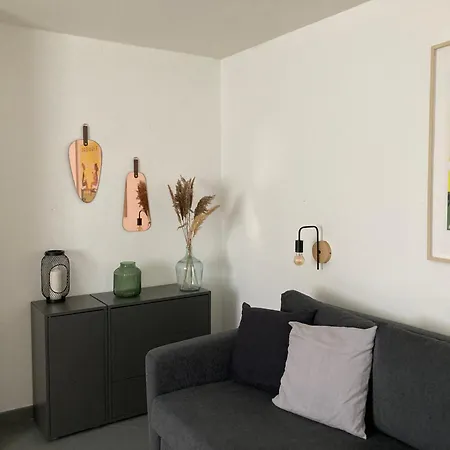 Avec Jardin Apartment